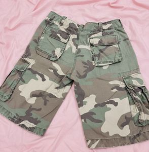 y2k street-style baggy jorts