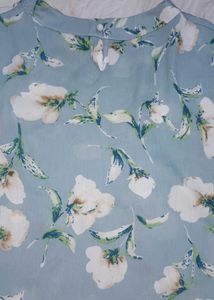 Trendy Floral Feminine Top