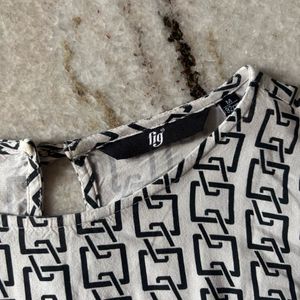 Chain-Print White &amp; Black Top