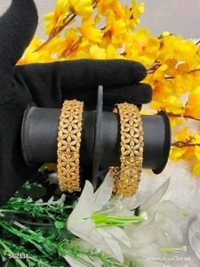 Gold Look  Bangel