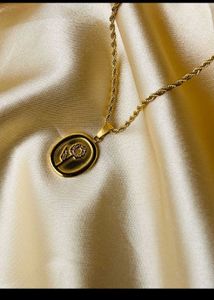 Gold Flower Pendant Necklace