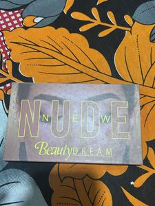 THE EYESHADOW PALETTE