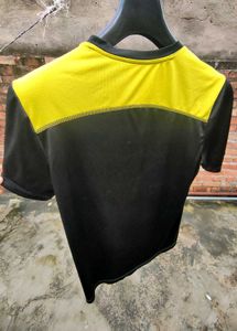REEBOK Yellow &amp; Black T-Shirt