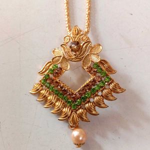 Very Beautiful Neckpiece Earings &amp; Mang Tikka Set