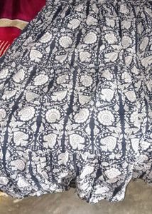 Totally 6 ( 3kurthis 2 Gown 1 Jens Ladies 32 Size)