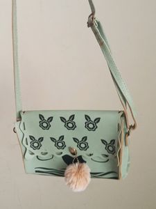 Hand Bag, Pars
