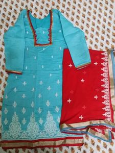 women kurta with red color dupatta
