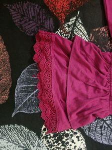 MAX stylist Top with sleeve detailing worn 2 times absolutely new will fit bust 34 cash rs 200
