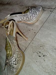 Golden Colour Heel For Wedding, Party Etc