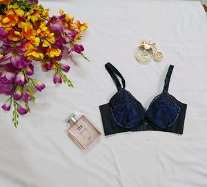 🇳🇿💫 Beautiful Black And Blue Paded Bra
