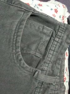 Gray Jeans for casual date and style up with beaut