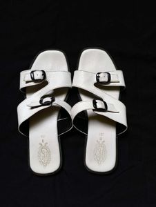 White Sandal/Flat.