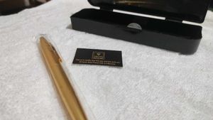 Elegant Gold Pen