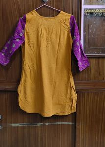 Women&#39;s Short Kurti