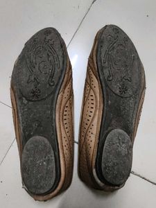 Beige Juttis - Size 6
