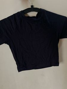 Comfy Black Cropped Tee