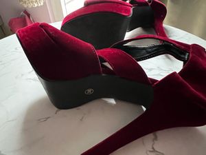 Brand New. Never Worn, Size38