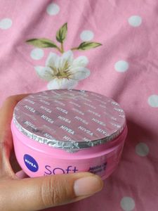 Nivea Soft Berry Blossom Moisturizer 💕