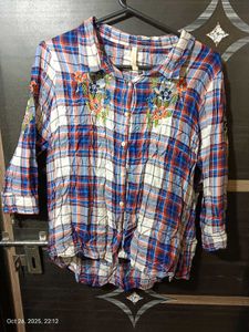 Plaid Top with Floral Embroidered 🌺