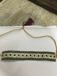 A Beautiful Green Nd Gold Choker Piece