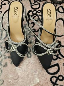 Elegant Black Heels with Rhinestones