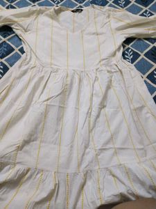 whote gown with yellow stripe
