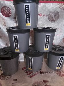 6 Piece Plastic Contener