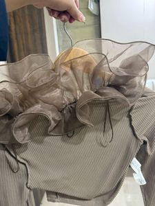 Frill Shoulder Sleeves Crop Top Size s