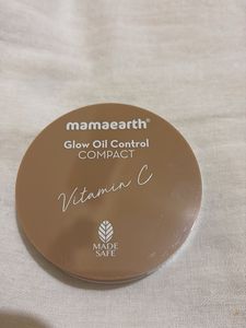 Mamaearth Glow Oil Control Compact SPF30