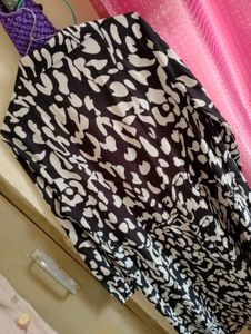 ⬛️black  N White Colour Dress