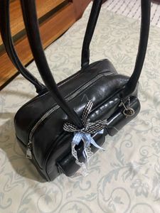 Black shoulder bag