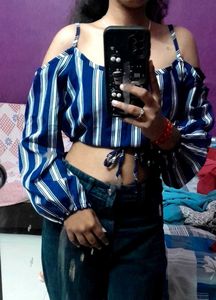 A Cute Crop Top With Beautiful Sleeves🎀❣️