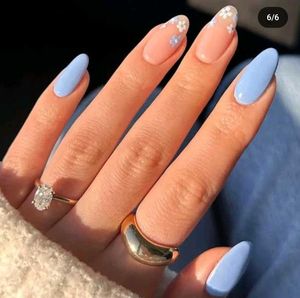 Daisy Dream Nails