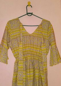 Bright&amp;breezy yellow maxi dress with floral print