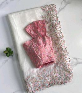 🆕️🆕️Aesthetic Saree With Unstitched Blouse