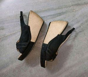 Wedges 👠 | | ❗ giving away ⚠️