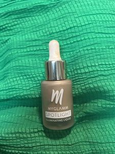 MyGlamm Illuminating Liquid