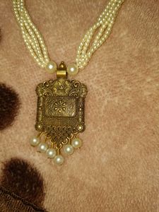 Elegant Pearl &amp; Gold Necklace