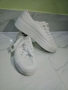 White Sneaker H&amp;M Brand