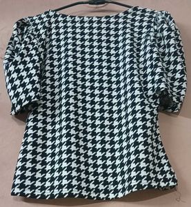 Houndstooth Puff Sleeve Top