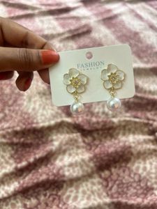 Pearl drop earrings🌙