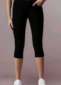 BLACK DENIM CAPRI WOMEN