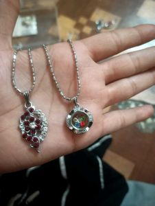 Elegant Floral Pendant Necklace