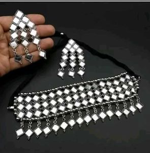 ✨ 3-Piece Choker Necklace Set – With FREE Earrings