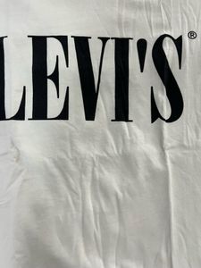 Levi&#39;s Graphic Tee - White