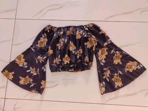 Korean Crop Top 🌺