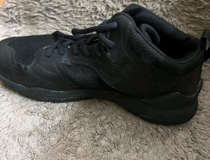BASKETBALL SHOES