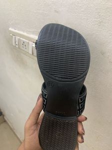 Stylish Black Toe Ring Flats