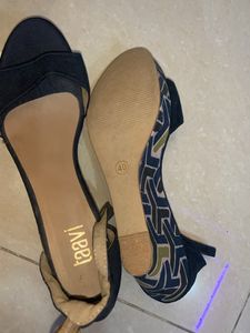 Taavi Women Navy Blue Wedges