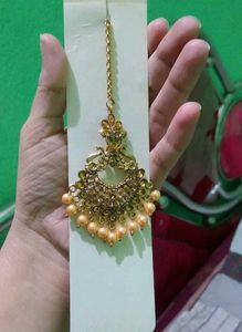 Elegant Gold Maang Tikka